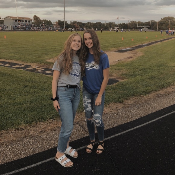 Meet your Posher, Lauren - Picture 2 of 2